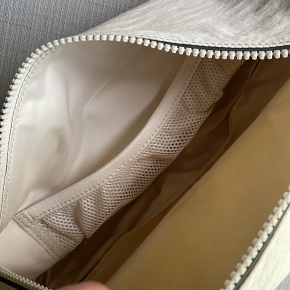 NWT Lululemon Fast Track Bag 2.0 9L - light ivory